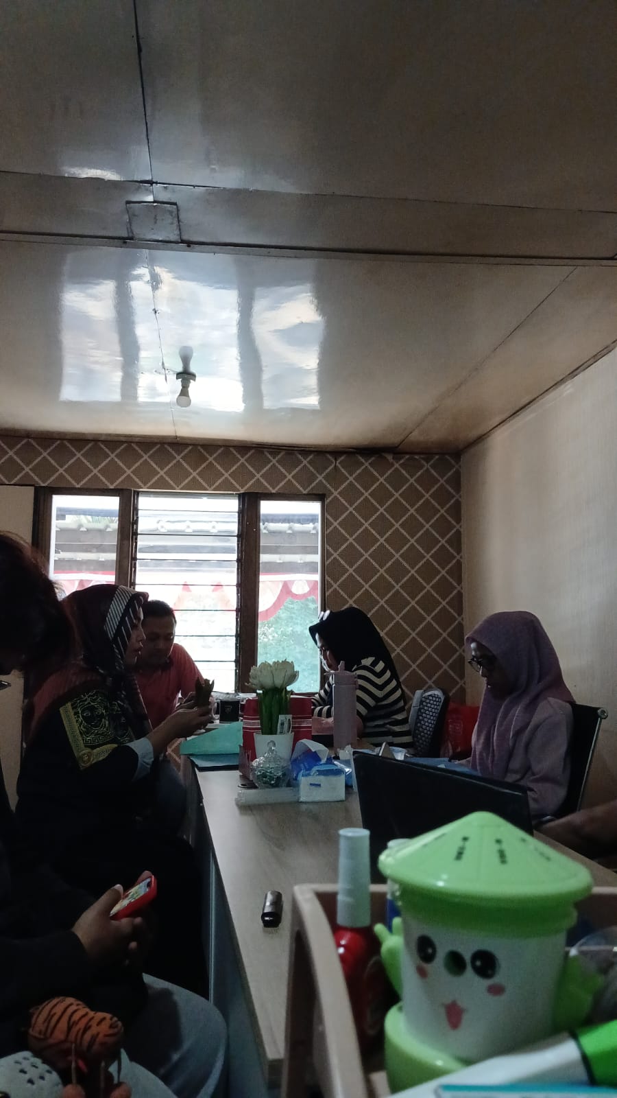 Diskusi tim bersama klien